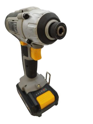 TALADRO DE IMPACTO A BATERIA TITAN TT1885IPD + 2 BATERIAS + CARGADOR