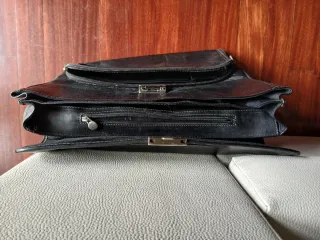 Cartera de piel marrón