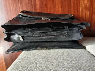 Cartera de piel marrón