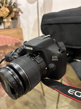 Canon EOS 4000D Cámara Digital + Accesorios