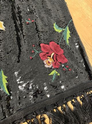 Falda Zara lentejuelas flores flecos