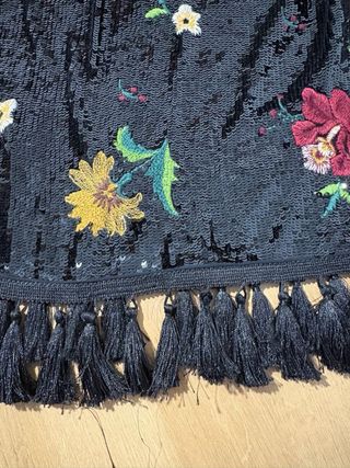 Falda Zara lentejuelas flores flecos