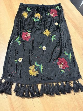 Falda Zara lentejuelas flores flecos