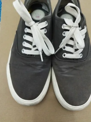 Zapatillas Marrones y Blancas