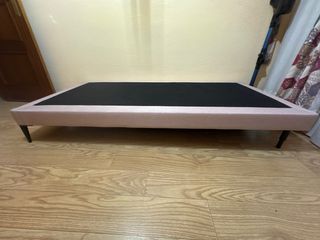 Somier tapizado rosa y negro