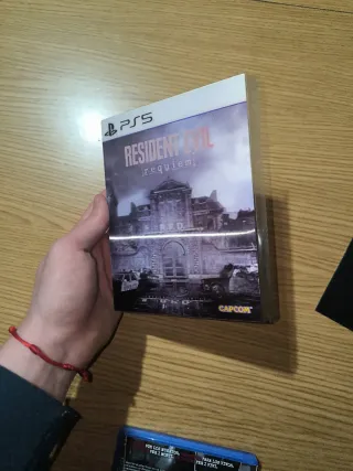 Resident Evil Requiem Carátula Lenticular + Traje