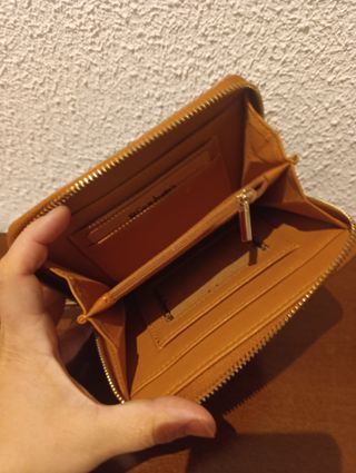 Cartera de piel con cremallera