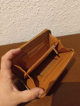 Cartera de piel con cremallera