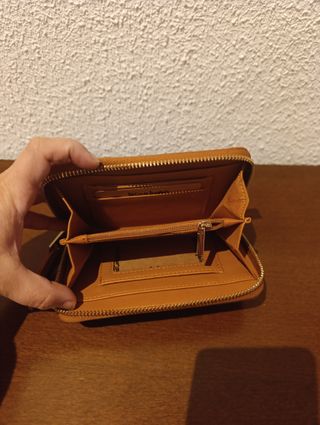 Cartera de piel con cremallera