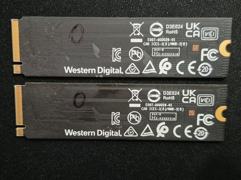 2x SSD NVMe M.2 PCIe Gen4X4 256GB