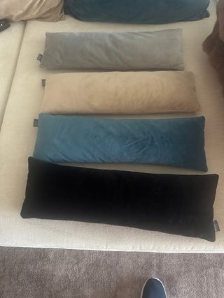 Cojines de terciopelo en varios colores y nedidas