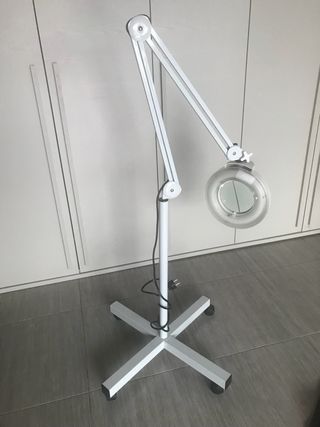 Lampada da terra bianca