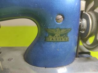 Máquina de coser antigua de juguete Casige