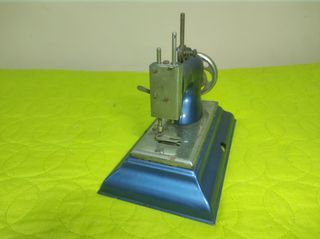 Máquina de coser antigua de juguete Casige