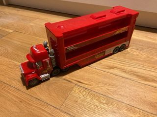 Camión y coches Rayo McQueen