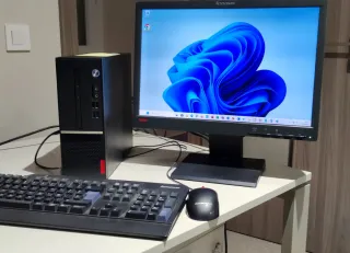 Ordenador PC sobremesa Lenovo V530 i3-8100.