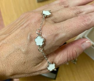 Conjunto Trébol Plateado y Blanco