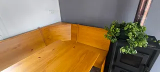 Mueble rinconera comedor, mesa y 2 taburetes