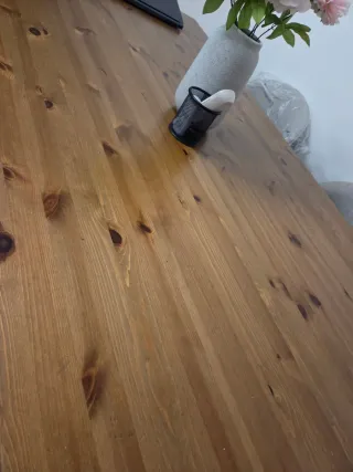 Tavolo da pranzo in legno senza sedie