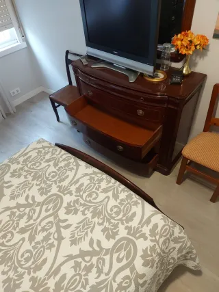 Muebles de habitación: mesita y cabecero