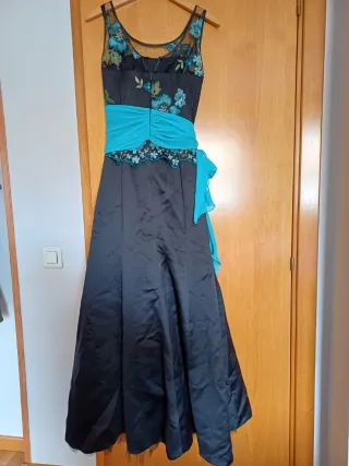Vestido de fiesta negro y azul