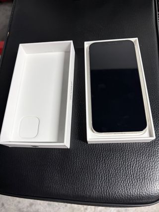 iPhone 12 128GB Blanco. Con cargadores y funda