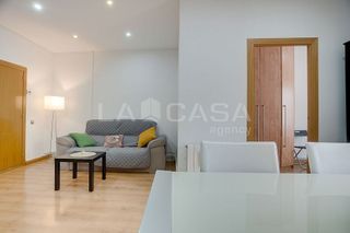 Piso en venta en El Camp de l'Arpa del Clot en Barcelona