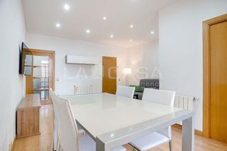 Piso en venta en El Camp de l'Arpa del Clot en Barcelona