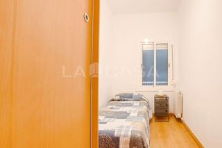 Piso en venta en El Camp de l'Arpa del Clot en Barcelona