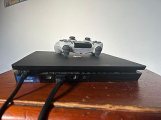 Consola PS4 Slim Negra + Mando+ 3 obras maestras