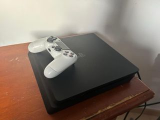 Consola PS4 Slim Negra + Mando+ 3 obras maestras