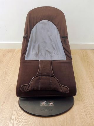 Hamaca Babybjörn original con barra de juegos.