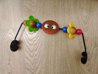 Hamaca Babybjörn original con barra de juegos.