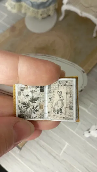 Libro miniatura 1:12 Shabby Chic B/N