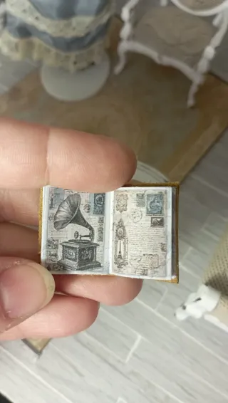 Libro miniatura 1:12 Shabby Chic B/N