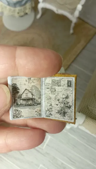 Libro miniatura 1:12 Shabby Chic B/N