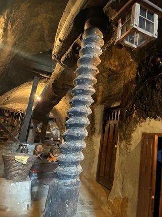 Mueble bodega rústico madera y metal