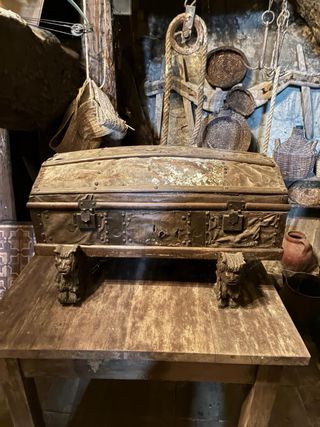 Mueble bodega rústico madera y metal