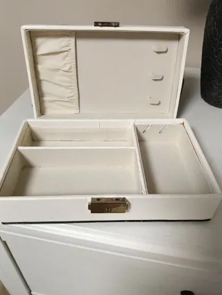 Joyero polipiel blanco y negro