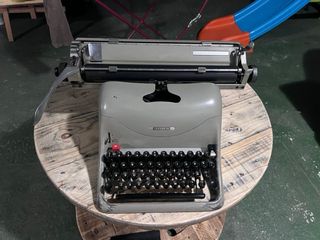 Máquina de escribir antigua