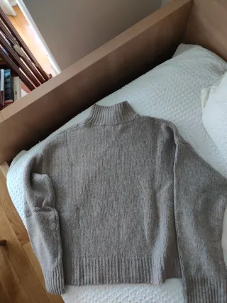 Jersey Zara cuello subido beige