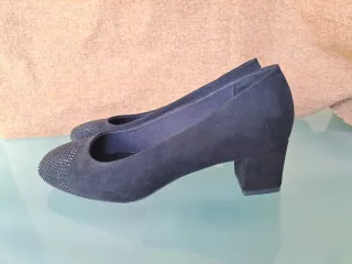 Zapatos negros con pedrería Talla 39