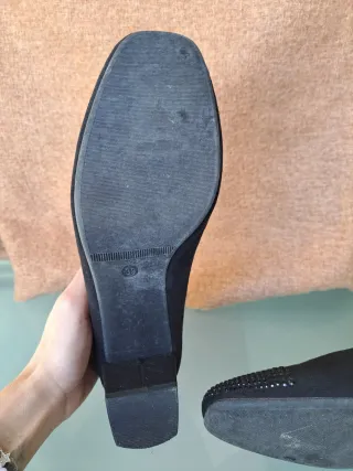 Zapatos negros con pedrería Talla 39