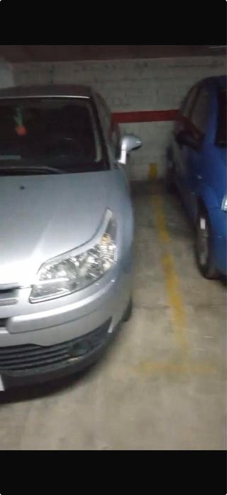 Plaza de garaje junto a la catedral de Jaén