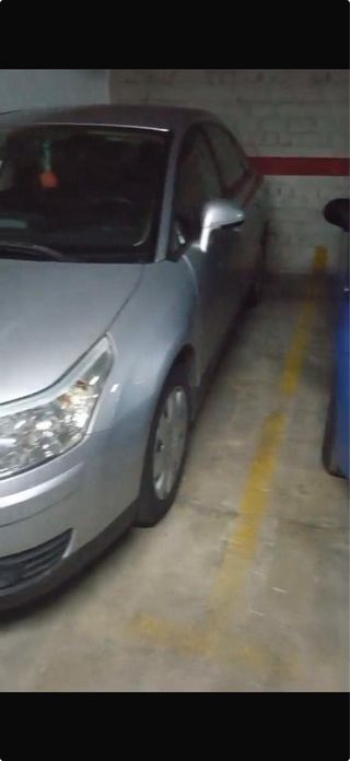 Plaza de garaje junto a la catedral de Jaén