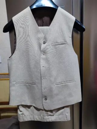 Traje de chaqueta 3 piezas beige.