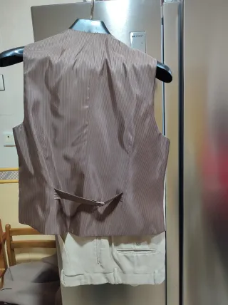 Traje de chaqueta 3 piezas beige.