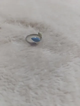 Anillo ajustable con diseño de hojas