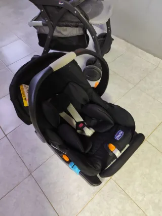 Carrinho de bebé Chicco com ovo