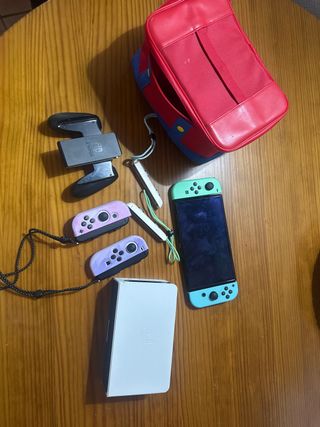 Nintendo Switch OLED con mandos y accesorios